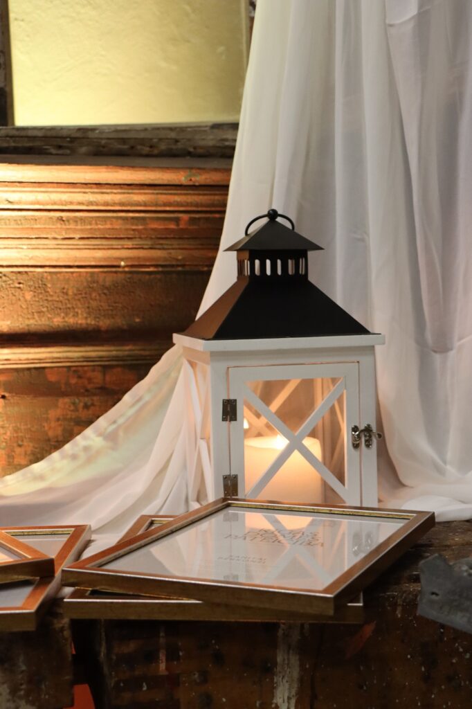 Rīdzinieki apgūst koka logu atjaunošanas prasmes – noslēdzies pirmais praktisko apmācību gads