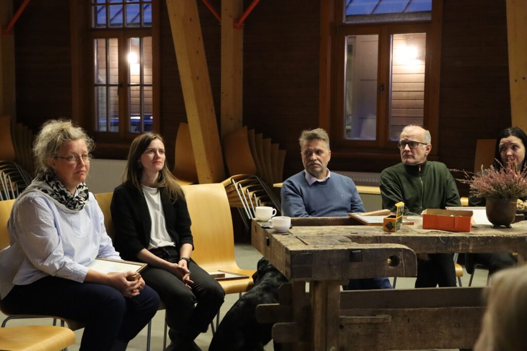 Rīdzinieki apgūst koka logu atjaunošanas prasmes – noslēdzies pirmais praktisko apmācību gads